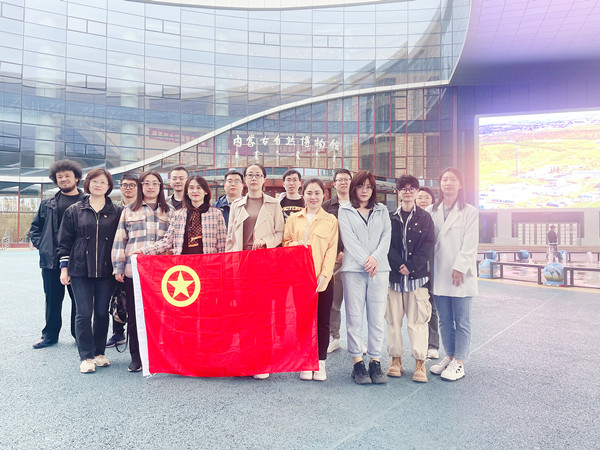 合影_副本.jpg 合影_副本.jpg